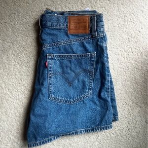 Levi’s High Loose Short - Size 29